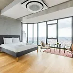 Gorgeous 3bd2bath Bright Airy Penthouse! #355 Feriehus