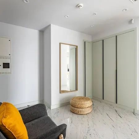 Gorgeous 3bd2bath Bright Airy Penthouse! #355 Istanbul