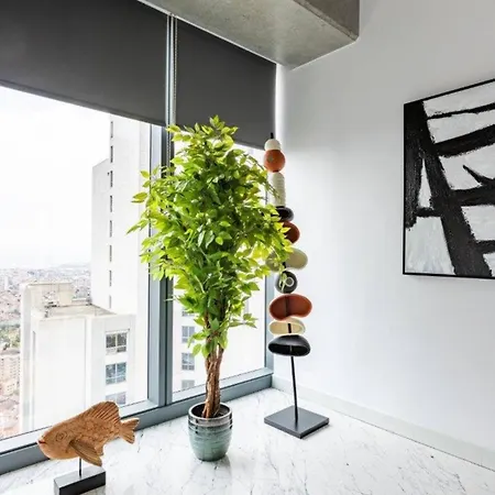 Gorgeous 4bd2bath Bright Airy Penthouse! #355 *
