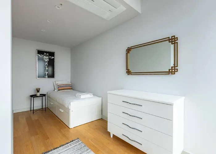 Gorgeous 3bd2bath Bright Airy Penthouse! #355 *