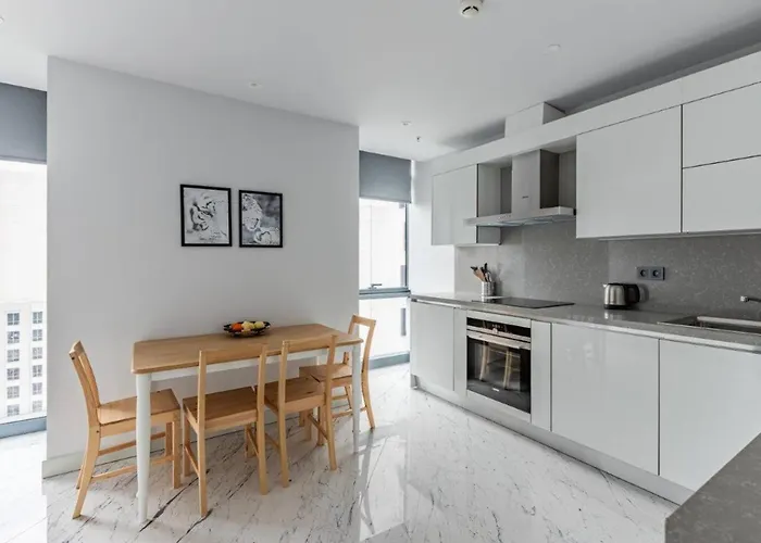 Gorgeous 3bd2bath Bright Airy Penthouse! #355 *