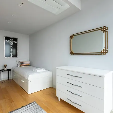 Gorgeous 3bd2bath Bright Airy Penthouse! #355 *